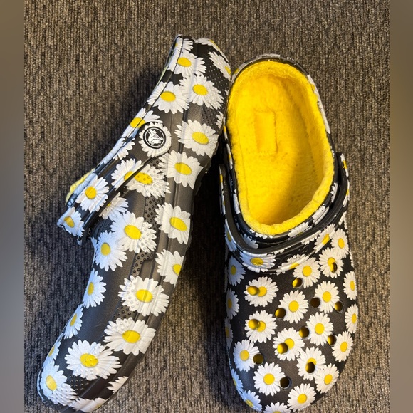 Crocs Classic Lined Vacay Vibes Clog - Black/Daisy Men’s Size 12 main image 8